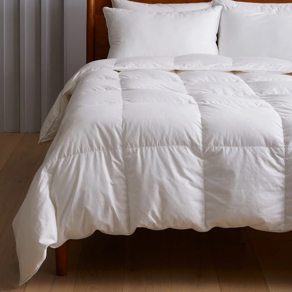 QUINCE Lightweight Premium Down Alternative Comforter King/Cal King 6232 - Picture 4 of 10